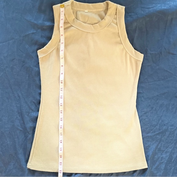 LN Fitted Ribbed-Knit Tank-Top - Picture 3 of 3